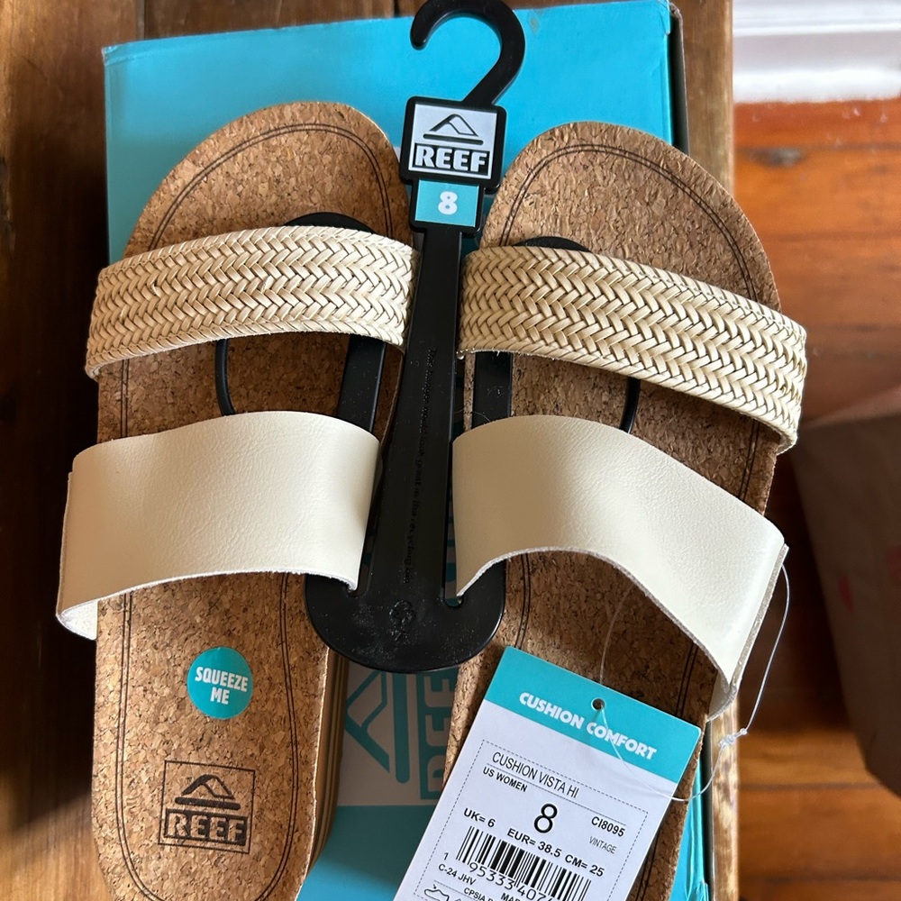 Reef Cushion Vista Hi sandals, size 8. Never been worn!